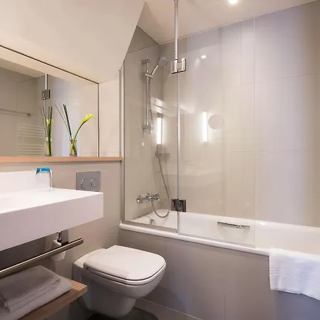 Mercure Centre Hotel 4*