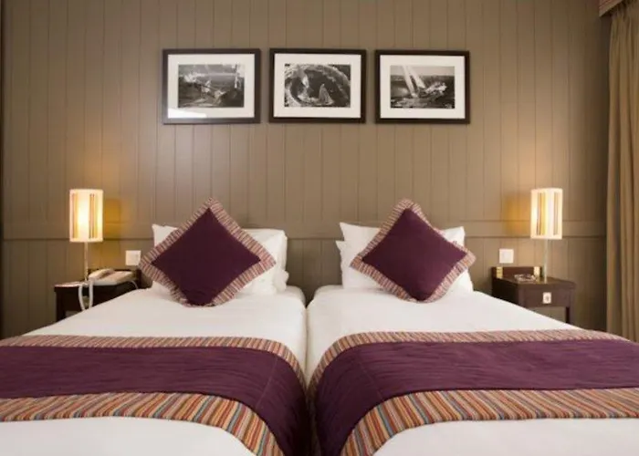 Mercure Centre Hotel 4*